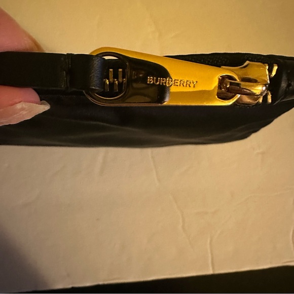 Burberry Kingdom Medium Logo Flat Nylon Top Zip Clutch/Pouch in black/white EUC - Picture 17 of 17